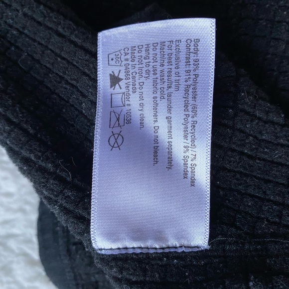 MEC black 1/4 zip fleece base layer - Picture 4 of 5
